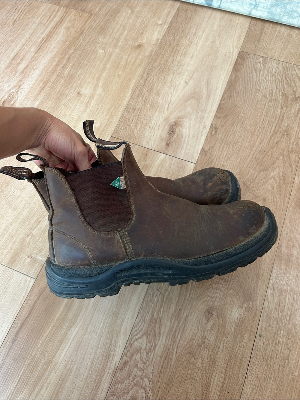Steel toe work and safety blundstones size 8